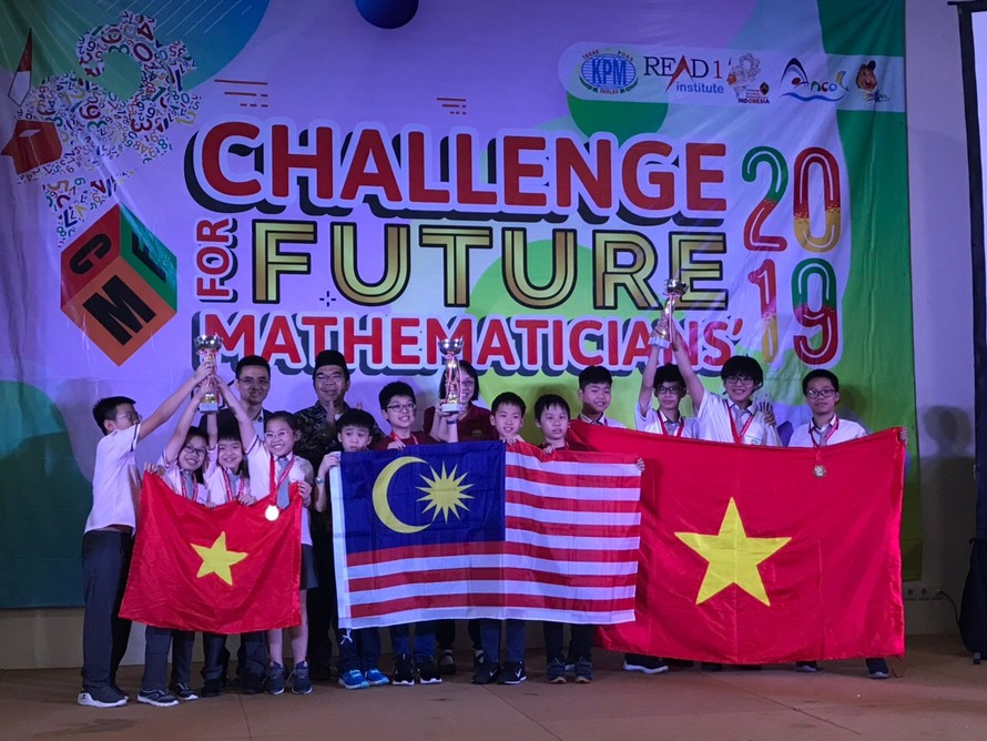 Đoàn học sinh Việt Nam tham dự cuộc thi