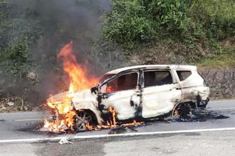 Chiếc Mitsubishi Xpander cháy trơ khung vào sáng ngày 6/2 tại tỉnh Quảng Nam.