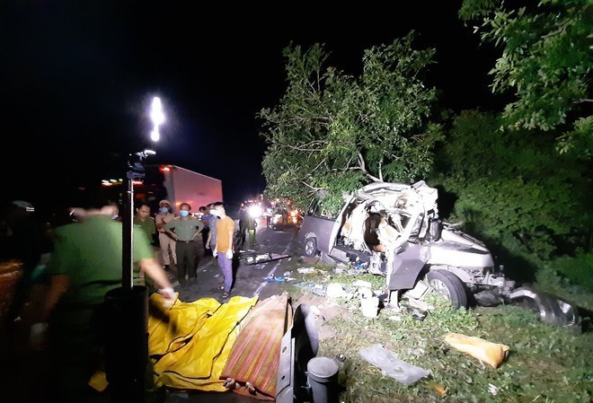 Khởi tố tài xế xe khách trong vụ tai nạn thảm khốc làm 8 người chết ở Bình Thuận