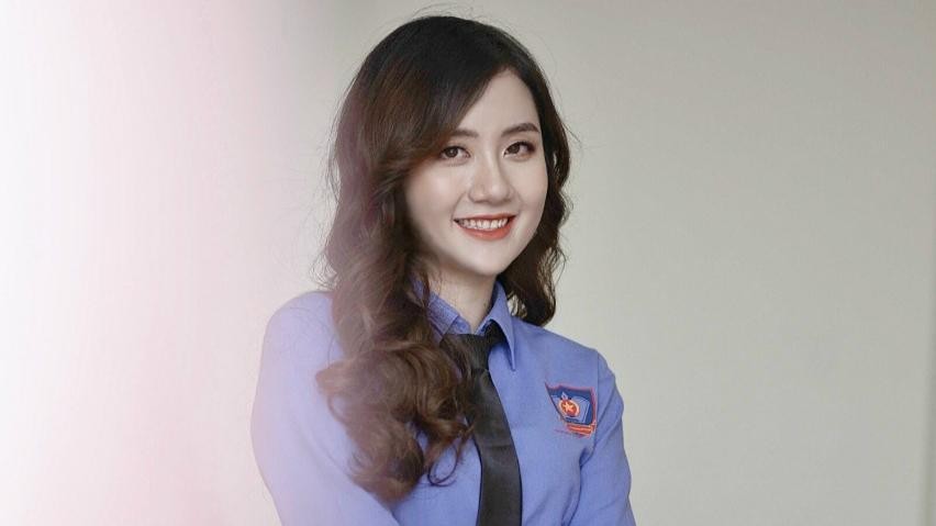 Cô bạn Ngọc Thảo luôn tự tin cùng màu áo ngành Kiểm sát. Ảnh: NVCC