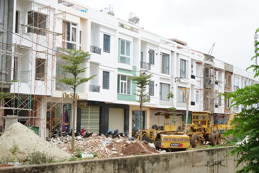 Dãy nhà liền kề của Cty Phú Xuân chưa được phép chuyển đổi từ đất thương mại dịch vụ sang đất ở