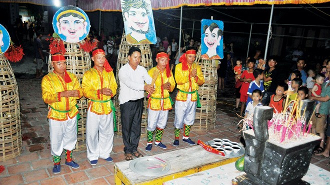 Lễ rước Tàng thinh - Mặt nguyệt tại lễ hội Ná Nhèm 2016. Ảnh: Hồng Hà