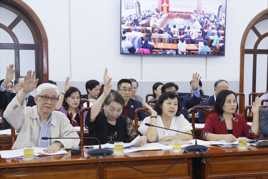 Biểu quyết thông qua danh sách người ứng cử tại Hội nghị hiệp thương của MTTQ Việt Nam