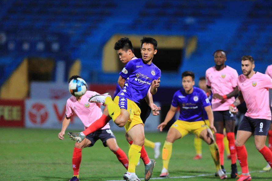 CLB Hà Nội vươn lên chiếm vị trí thứ 2 của Sài Gòn FC ảnh: Anh Tú 