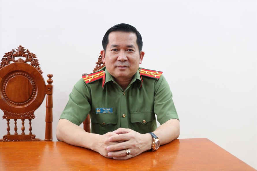 Đại tá Đinh Văn Nơi, Giám đốc Công an tỉnh An Giang, bị tội phạm âm mưu “đẩy” đi vì ông quyết tâm tấn công trấn áp tội phạm. Ảnh: Kim Hà