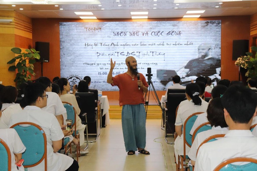 Trịnh Thắng tham gia diễn thuyết tại hội thảo của Bệnh viện Bạch Mai