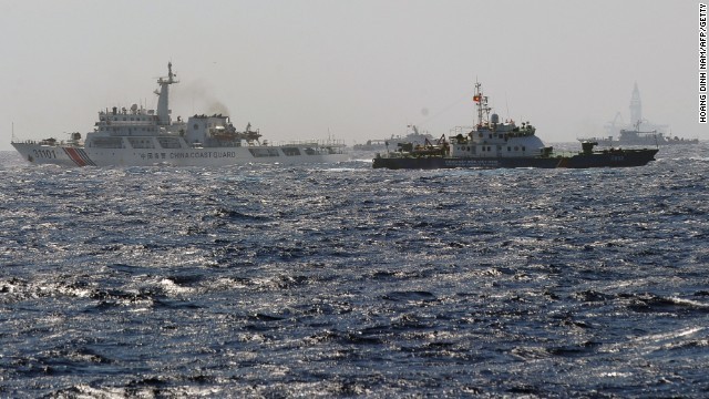 Tàu cá Trung Quốc tạo cớ vu khống tàu Kiểm ngư Việt Nam