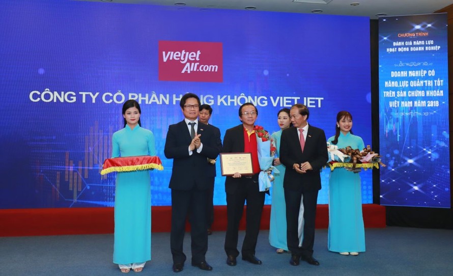 Lần thứ 2 liên tiếp Vietjet được vinh danh là doanh nghiệp có năng lực tài chính tốt nhất ngành Vận tải và Top 10 doanh nghiệp có năng lực quản trị tốt nhất sàn chứng khoán Việt Nam. 