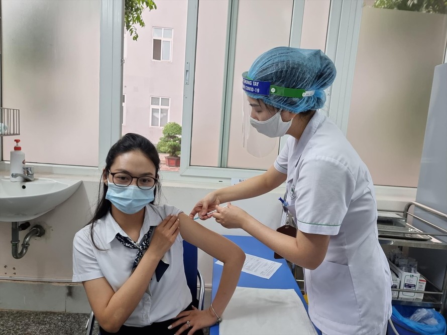 Tiêm vắc-xin phòng COVID-19 tại Hà Nội. Ảnh: H.M