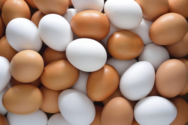 Cách phân biệt trứng gà tẩy trắng hóa học 'ngụy trang' thành gà