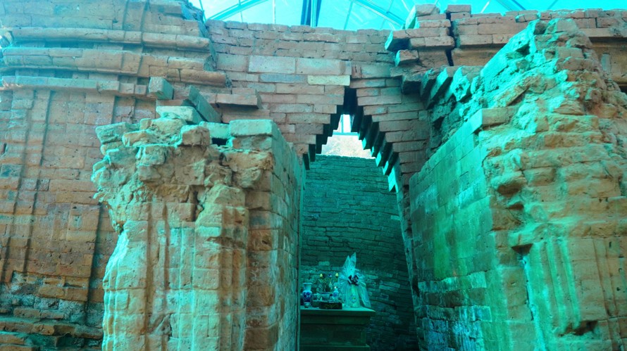 Tháp Chăm Phú Diên từng chìm dưới lòng đất một cách bí ẩn.