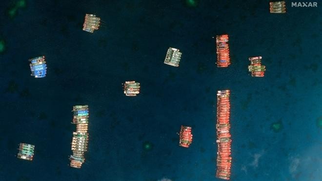 Các tàu Trung Quốc ở Bãi Ba Đầu trên Biển Đông. (Ảnh: AP)