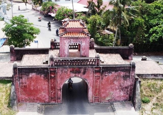 Một cổng Thành cổ Diên Khánh có kiến trúc rất đẹp và độc đáo được bảo tồn đến này