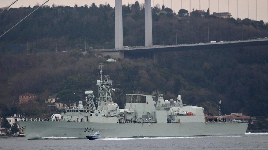 Khinh hạm HMCS Fredericton của Canada