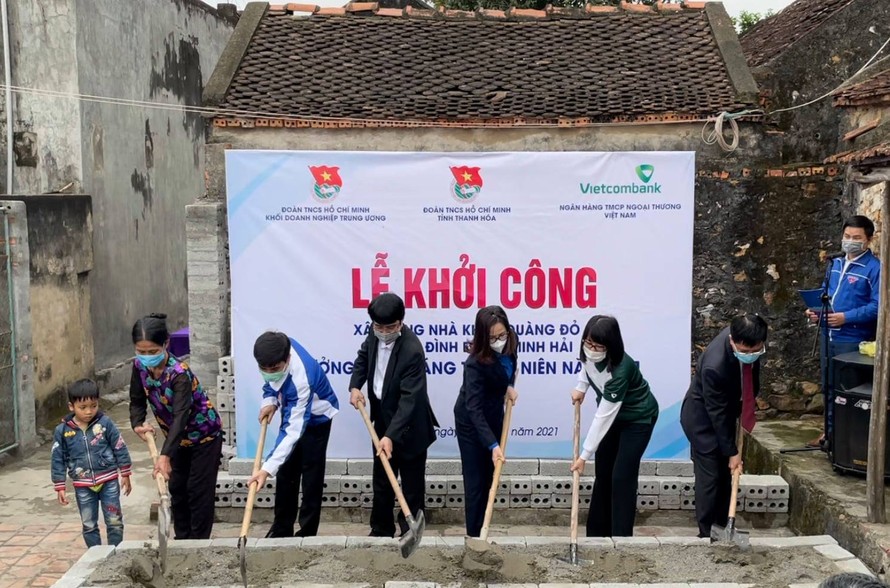 Lễ khởi công xây dựng nhà Khăn quàng đỏ tặng gia đình em Đỗ Minh Hải tại xã Cầu Lộc, huyện Hậu Lộc, tỉnh Thanh Hóa.