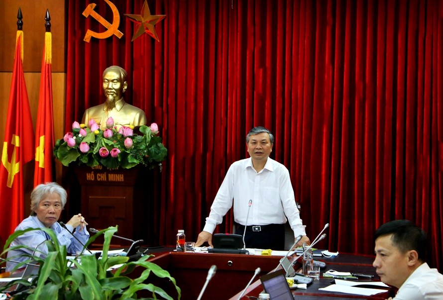 Thứ trưởng Bộ Nội vụ Nguyễn Trọng Thừa phát biểu tại phiên họp