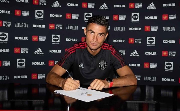 Ronaldo ký hợp đồng với M.U. 