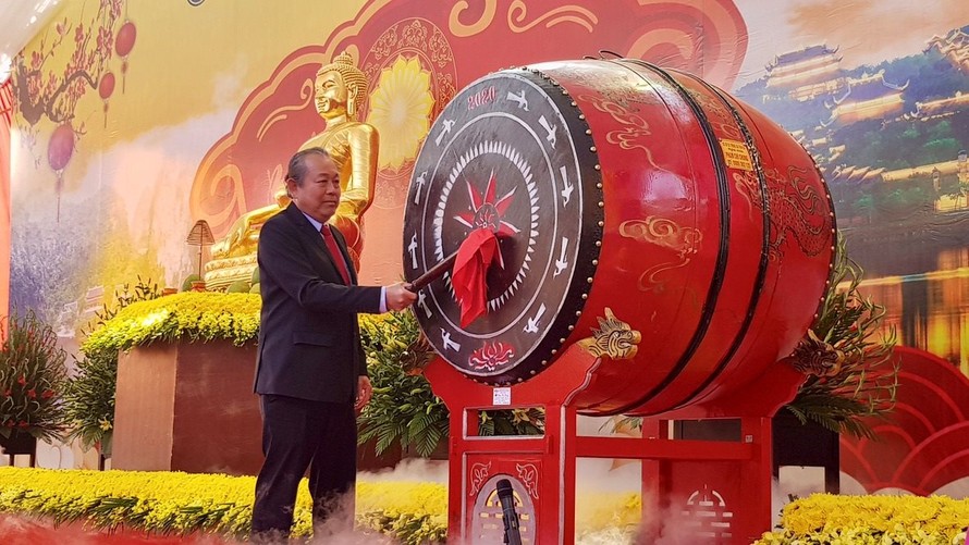 Phó Thủ tướng Trương Hòa Bình đánh trống khai hội chùa Bái Đính.