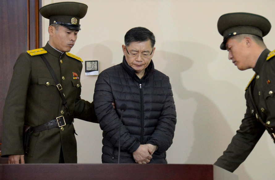 Ông Hyeon Soo Lim trong một phiên tòa tại Triều Tiên hồi tháng 12/2015. Ảnh: Reuters