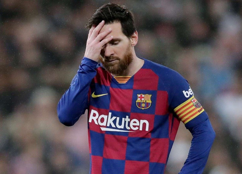 Messi quát tháo đồng đội, HLV Barca chỉ biết im lặng