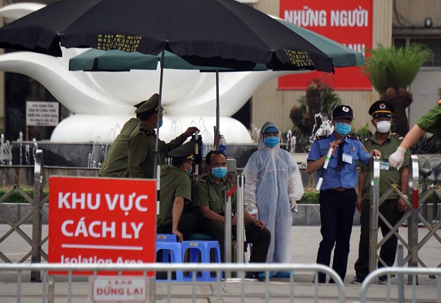 Lập chốt bảo vệ, siết chặt an ninh quanh Bệnh viện Bạch Mai