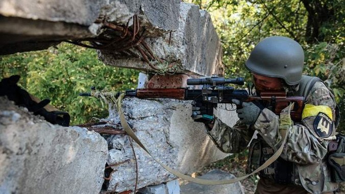 Quân đội Ukraine đang bao vây thành phố Luhansk. Ảnh: Itar-Tass 