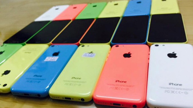 iPhone 5C khóa mạng giá 3,6 triệu hút khách Hà Nội