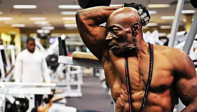 Năm nay đã hơn 70 tuổi, nhưng Bryant vẫn tập gym hằng ngày và thực hiện một chế độ dinh dưỡng hợp lý. Ảnh: Muscle Fitness