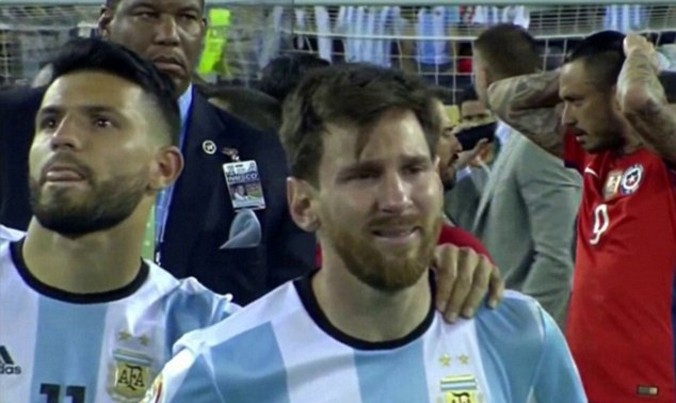 Messi đã khóc khi thua trong trận chung kết Copa America. Ảnh: Daily Mail.