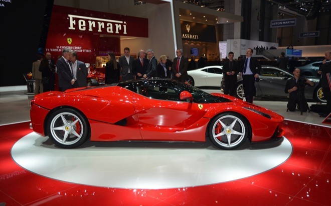 Siêu xe Ferrari LaFerrari có giá 1,4 triệu USD