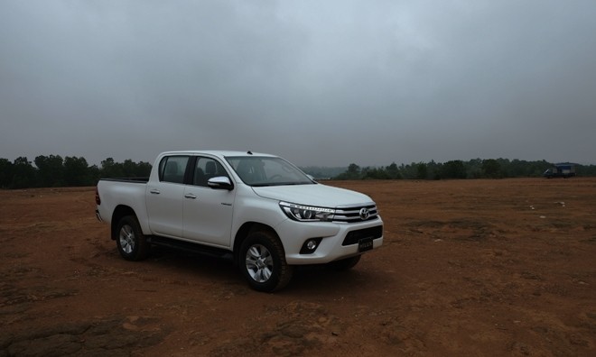 Toyota Hilux 2016: Bước chuyển mình mạnh mẽ