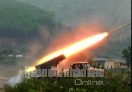 Clip: Dàn pháo Kachiusa Việt Nam tấn công mục tiêu