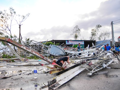 11 người chết và mất tích, hàng trăm người bị thương vì bão số 10