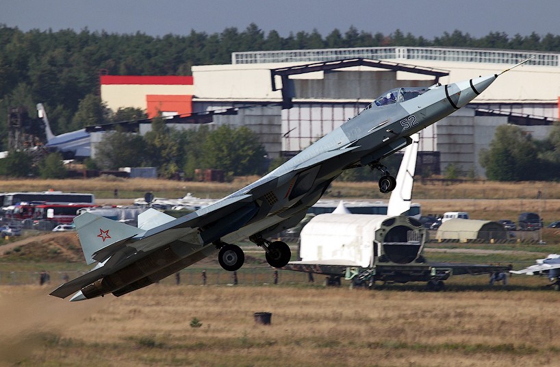 Tiêm kích tàng hình PAK FA Sukhoi T - 50 thêm 'cánh'