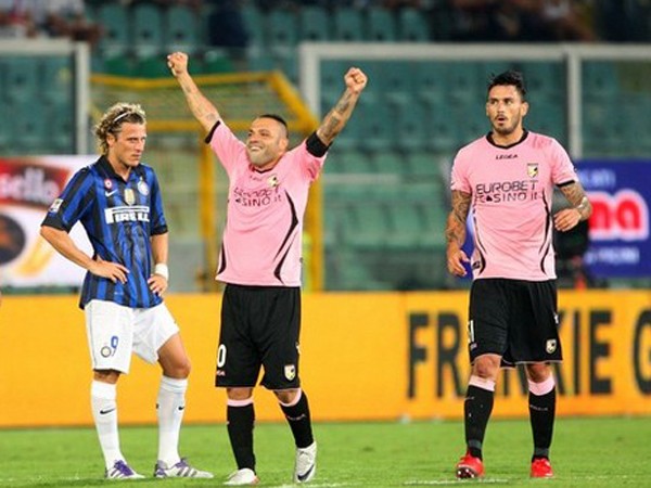 Inter thua ngược sau ‘cơn mưa’ bàn thắng