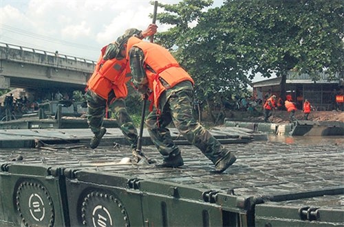 Xem Bộ đội Công binh 'thả nhịp vùng sông nước'