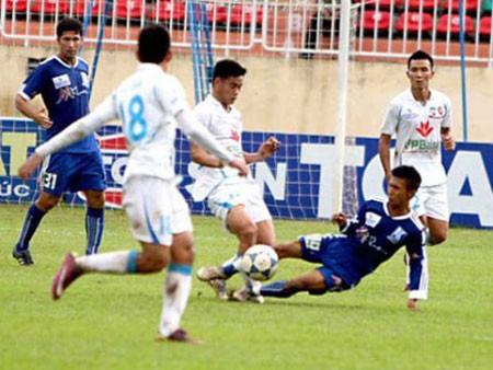 'Đặc sản' của bóng đá Việt Nam là...kungfu