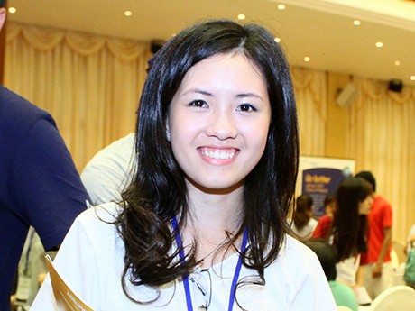 Nữ sinh Việt xinh đẹp, truyền kinh nghiệm du học Mỹ
