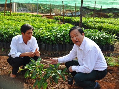 Chuyên gia Nguyễn Lân Hùng về với nông dân