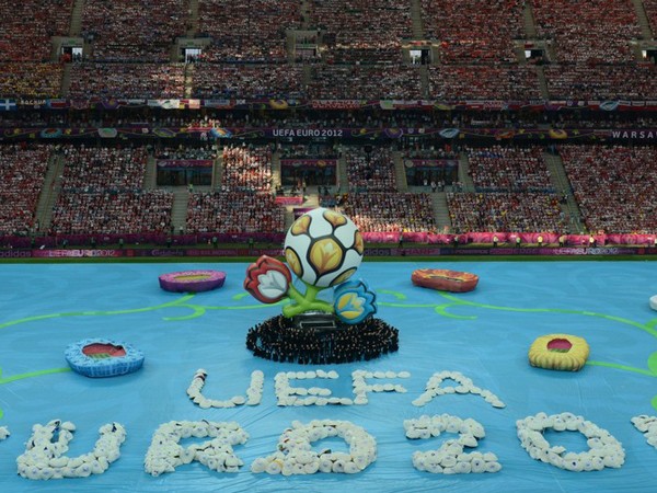 Khai mạc Euro 2012: Ngắn gọn, đầy ý nghĩa