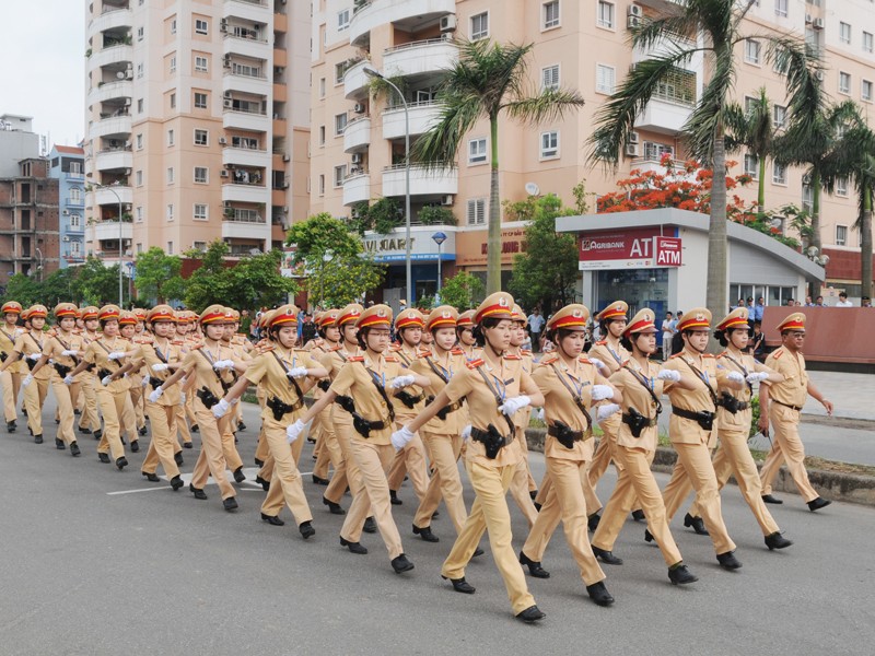 Đội hình nữ cảnh sát giao thông