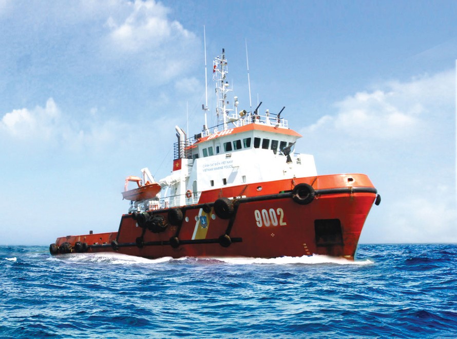 Cảnh sát biển Việt Nam cứu tàu bị nạn