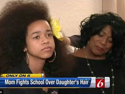 Đình chỉ nữ sinh 12 tuổi nếu không… cắt tóc