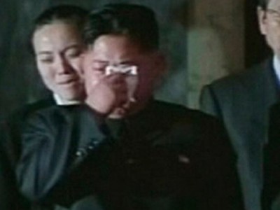 Đại tướng Kim Jong Un khóc cha