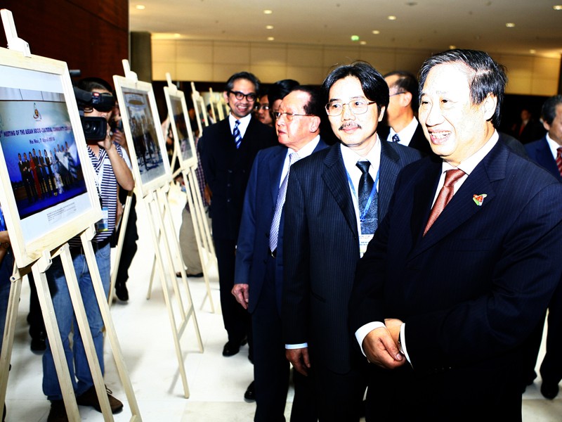 Phó Thủ tướng, Bộ trưởng Bộ Ngoại giao Phạm Gia Khiêm cùng Ngoại trưởng các nước ASEAN tham dự Triển lãm