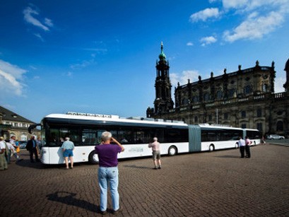 Xe buýt dài nhất thế giới sắp ra phố