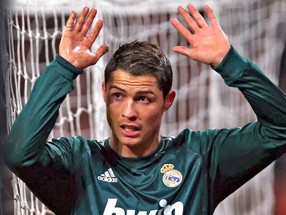 Bốn 'lá bài' đưa Ronaldo trở lại M.U