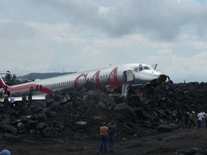 Chiếc máy bay Fokker của hãng CAA rơi ở Goma, Congo