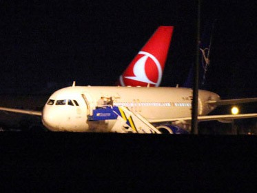 Thổ Nhĩ Kỳ ép máy bay Syria hạ cánh