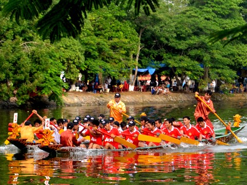 Nô nức lễ hội đua thuyền truyền thống